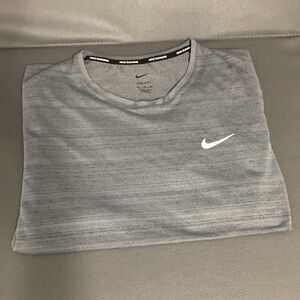 Nike Dri Fit Heathered Gray Short Sleeve men’s L